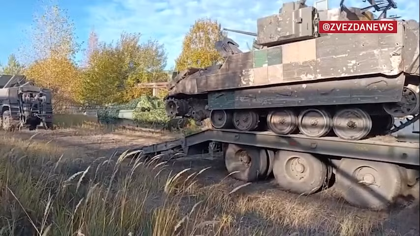 Video lính dù sửa chữa loạt chiến lợi phẩm thu được ở Kursk