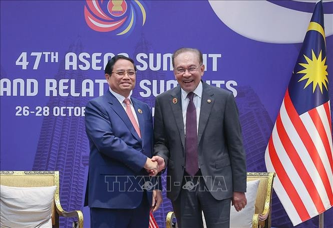 Thủ tướng Phạm Minh Chính gặp Thủ tướng Malaysia Anwar Ibrahim, Chủ tịch ASEAN 2025. Ảnh: Dương Giang/TTXVN thu-tuong-pham-minh-chinh-gap-lanh-dao-cac-nuoc-brunei-darussalam-3.jpg