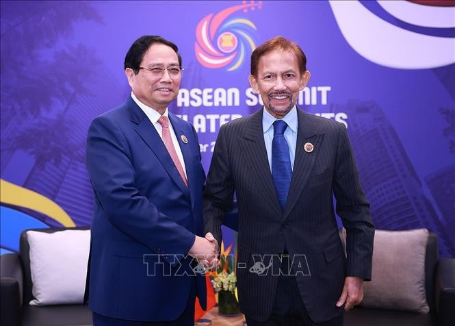 Thủ tướng Phạm Minh Chính gặp Quốc vương Brunei Hassanal Bolkiah. Ảnh: Dương Giang/TTXVN