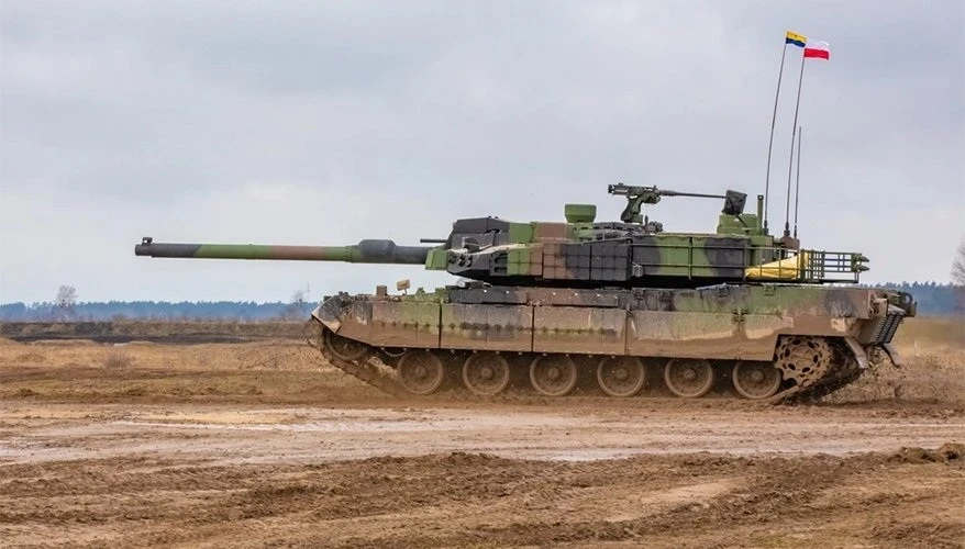 Xe tăng K2 của Ba Lan đang diễn tập trên trường bắn