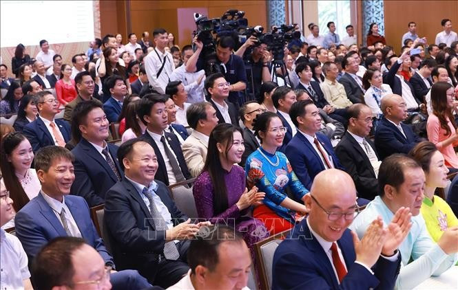 Các doanh nghiệp tham dự tọa đàm về phát triển kinh tế tư nhân. Ảnh: Dương Giang/TTXVN thu-tuong-pham-minh-chinh-toa-dam-voi-doanh-nghiep-ve-phat-trien-kinh-te-tu-nhan-7.jpg