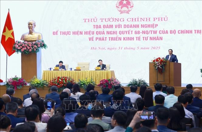 Thủ tướng Phạm Minh Chính phát biểu tại cuộc tọa đàm với doanh nghiệp về phát triển kinh tế tư nhân. Ảnh: Dương Giang/TTXVN thu-tuong-pham-minh-chinh-toa-dam-voi-doanh-nghiep-ve-phat-trien-kinh-te-tu-nhan-4.jpg