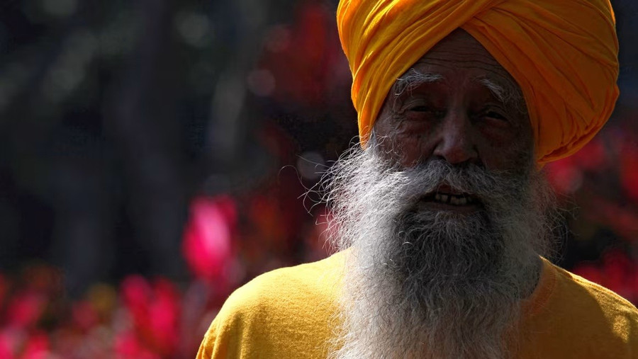 Vận động viên chạy marathon người Anh gốc Ấn Độ Fauja Singh, 101 tuổi. Ảnh: Bobby Yip/Reuters huyen-thoai-marathon-114-tuoi-qua-doi-tren-duong.jpg