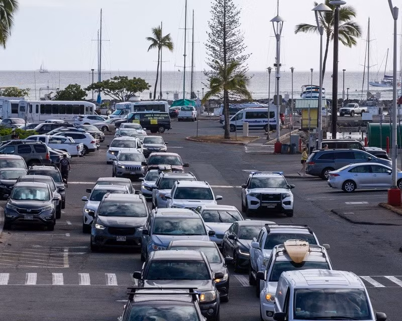 Giao thông tại Cảng Ala Way ở Waikiki, Hawaii, khi mọi người cố gắng sơ tán sau cảnh báo sóng thần. Ảnh: Eugene Tanner/AFP/Getty Images