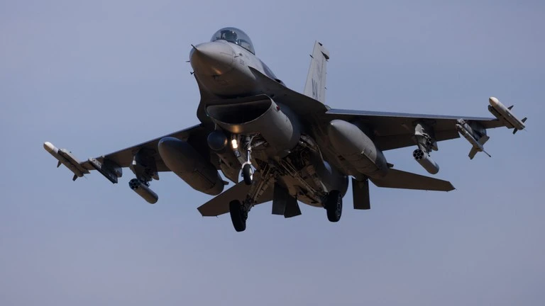 Máy bay F-16.