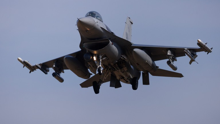 Máy bay F-16.
