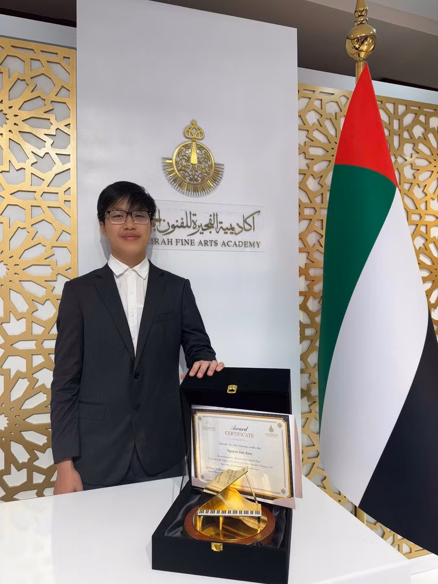 nguyen-duc-kien-gianh-giai-nhat-cuoc-thi-piano-quoc-te-fujairah-3.jpg