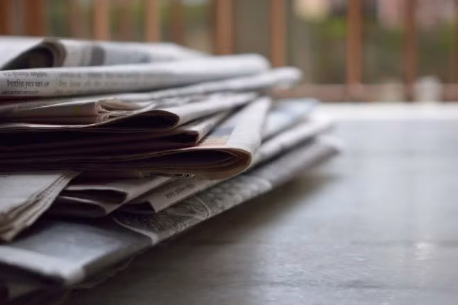 Đính chính về in nhầm giá báo