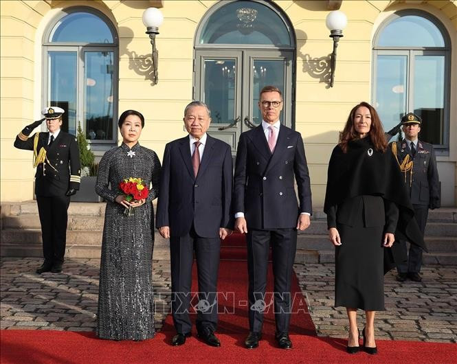 Tổng thống Cộng hòa Phần Lan Alexander Stubb và Phu nhân chủ trì Lễ đón chính thức Tổng Bí thư Tô Lâm và Phu nhân thăm chính thức Cộng hòa Phần Lan. Ảnh: Thống Nhất/ TTXVN 