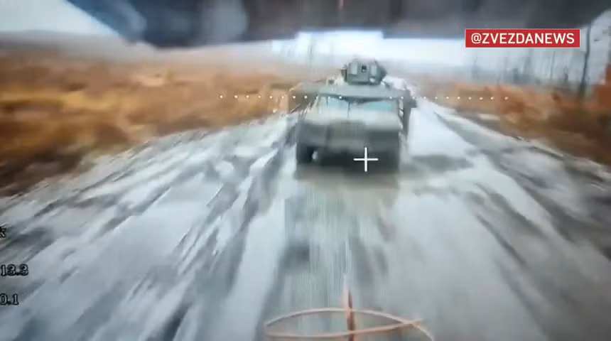 UAV giáng đòn chính xác, chặn tiếp tế, xóa sổ xe bọc thép HMMWV và MaxxPro