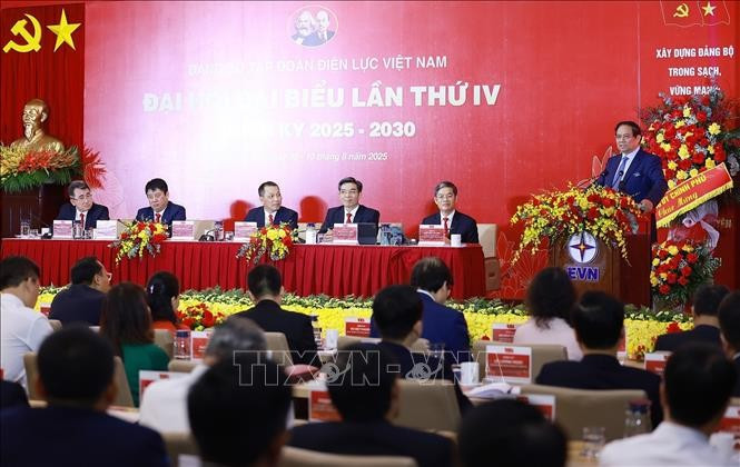Thủ tướng Phạm Minh Chính phát biểu chỉ đạo Đại hội đại biểu Đảng bộ Tập đoàn Điện lực Việt Nam (EVN) lần thứ tư. (Ảnh: Dương Giang/TTXVN) thu-tuong-phai-dap-ung-yeu-cau-dien-cho-phat-trien-dat-nuoc-3.jpg