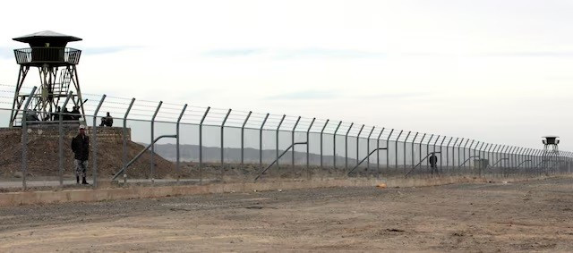 Một góc nhìn tổng thể cho thấy cơ sở làm giàu uranium Natanz ở Natanz, cách Tehran khoảng 322km về phía nam ngày 9/3/2006. Ảnh: REUTERS.