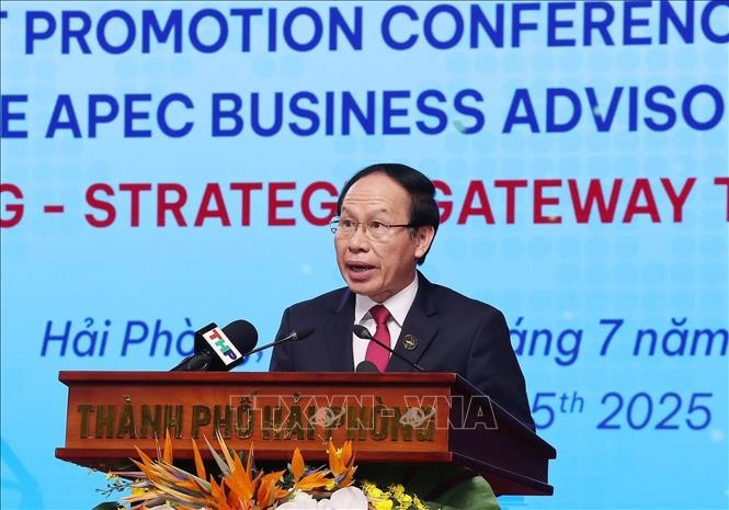 Bí thư Thành uỷ Hải Phòng Lê Tiến Châu phát biểu khai mạc Hội nghị xúc tiến đầu tư “Hải Phòng - điểm đến chiến lược của kỷ nguyên mới”. (Ảnh: Lâm Khánh/TTXVN) hoi-nghi-xuc-tien-dau-tu-hai-phong-la-thong-diep-ve-khat-vong-phat-trien-2.jpg
