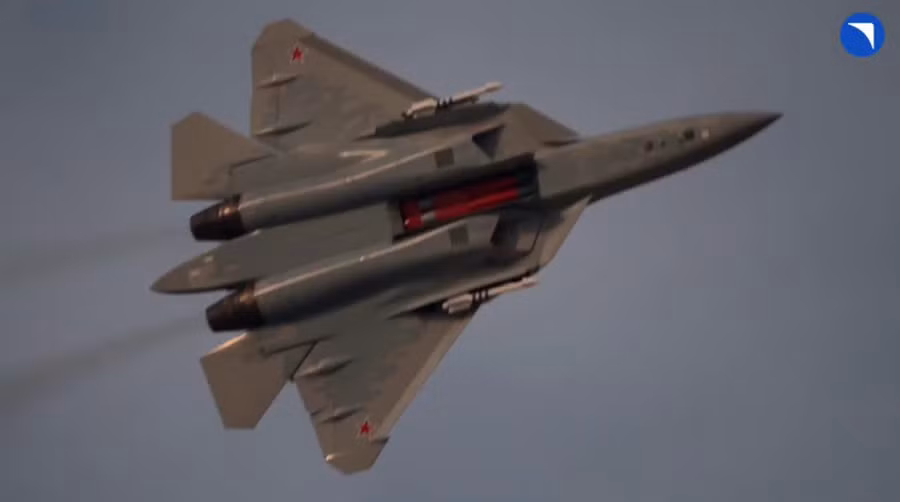 Su-57 phô diễn khả năng kiểm soát bay tới hạn đầy ấn tượng