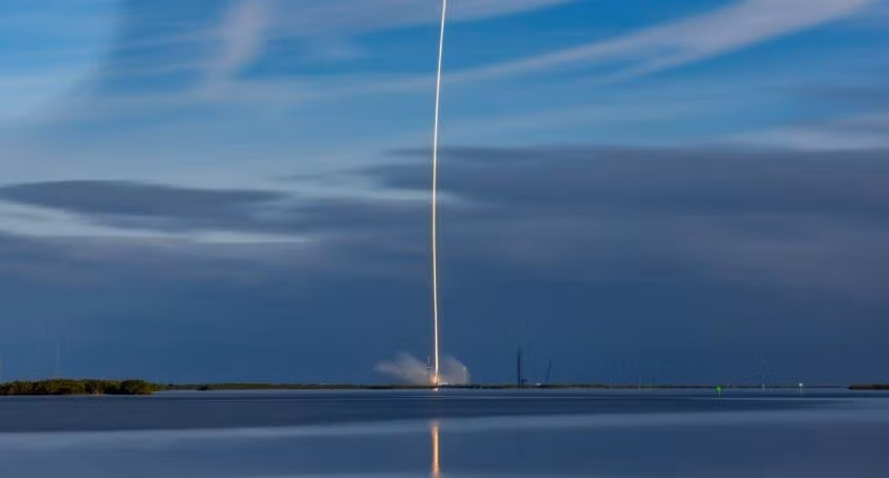 Tên lửa Falcon 9 phóng vệ tinh Starlink. Ảnh: SpaceX