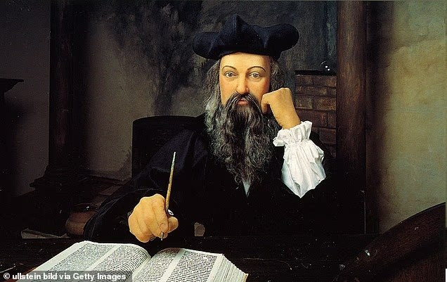 Nostradamus là một bác sĩ, nhà chiêm tinh và nhà tiên tri nổi tiếng người Pháp. Ông được đào tạo để trở thành bác sĩ và tích lũy kinh nghiệm điều trị bệnh nhân dịch hạch, điều này mang lại cho ông danh tiếng về kiến thức y khoa. nostradamus-tiet-lo-du-bao-dang-ngai-cuoi-nam-2025-7243.jpg