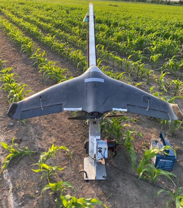 Drone mới của Ukraine sẵn sàng cất cánh. Ảnh: Bộ Tư lệnh Không quân Ukraine phía Tây thiet-ke-drone-5000-usd-de-doi-pho-rieng-voi-shahed-3.jpg