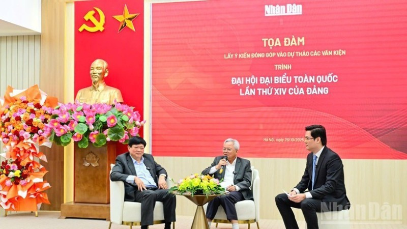 Tổ chức lấy ý kiến các nhà khoa học đóng góp vào dự thảo các văn kiện trình Đại hội XIV của Đảng. (Ảnh: Báo Nhân dân)