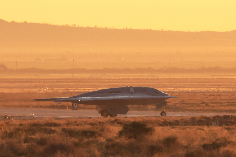 B-21 Raider bay lần đầu he-lo-suc-manh-b-21-raider-voi-tai-trong-136-tan-vu-khi-2.jpg