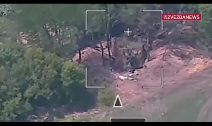 Khoảnh khắc UAV Lancet đánh trực diện lựu pháo M777