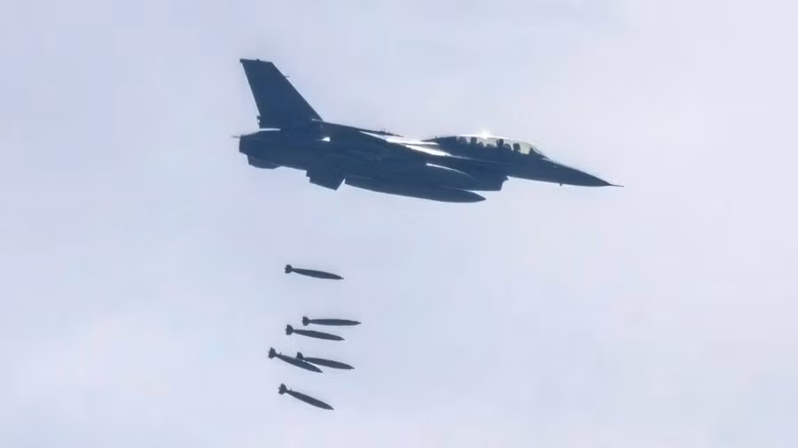 Hình ảnh máy bay F-16 của Thái Lan không kích cơ sở quân sự của Campuchia (Ảnh: Không quân Thái Lan)