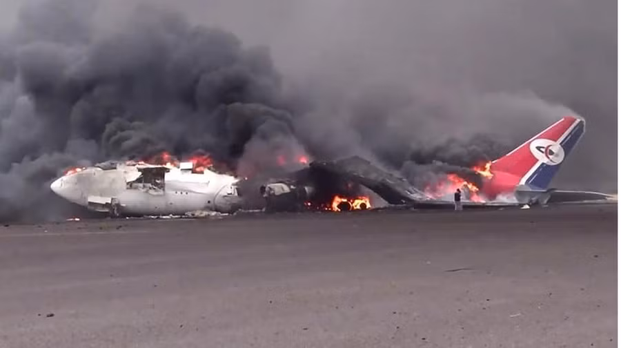 Israel cho biết sân bay Sanaa đã bị "vô hiệu hóa hoàn toàn" trong các cuộc tấn công vào thủ đô Yemen.