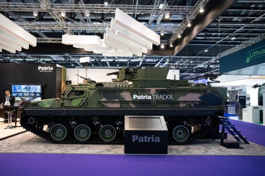 Xe địa hình TRACKX của Patria được trưng bày tại DSEI 2025 ở London. Ảnh: Patria Group qua X. ra-mat-trackx-nen-tang-dia-hinh-toi-thuong-bang-rung-vuot-tuyet-2.jpg