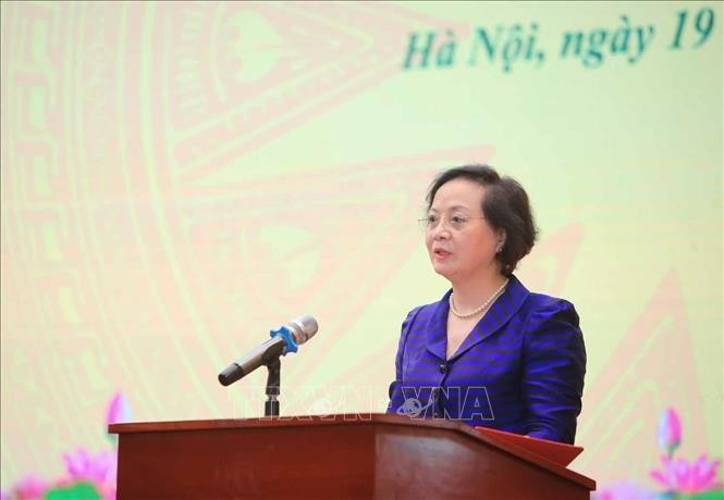 Phó Trưởng Ban tổ chức Trung ương, Bộ trưởng Bộ Nội vụ Phạm Thị Thanh Trà đọc quyết định bổ nhiệm. (Ảnh: Hoàng Hiếu/TTXVN) trao-quyet-dinh-bo-nhiem-quyen-bo-truong-bo-nong-nghiep-va-moi-truong-2.jpg