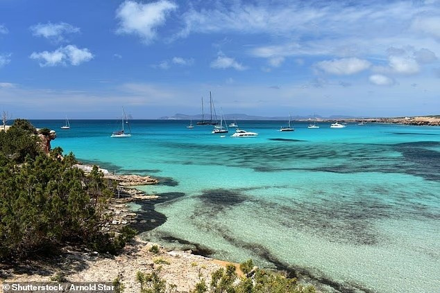Nhiều thi thể được tìm thấy ở vùng biển ngoài khơi hòn đảo nổi tiếng Formentera, thuộc quần đảo Balearic.