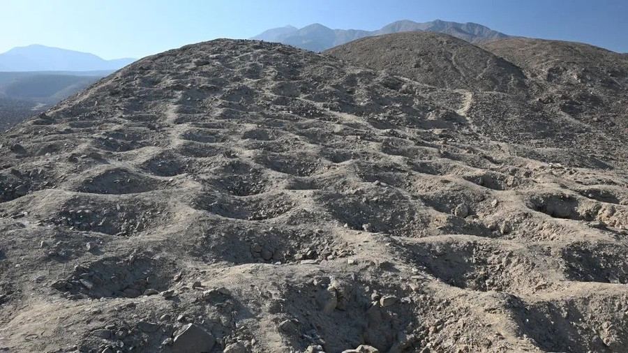 Cây trồng và các hàng hóa khác có thể đã được đặt trong các lỗ này hàng trăm năm trước. 