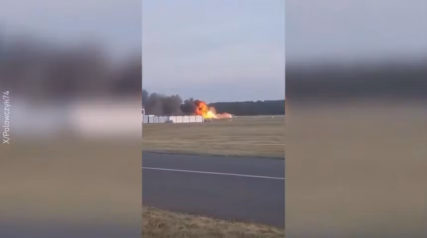 Khoảnh khắc F-16 rơi, phi công tử nạn trước thềm Air Show 2025