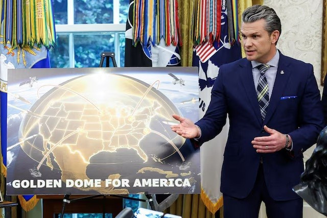 Bộ trưởng Quốc phòng Hoa Kỳ Pete Hegseth phát biểu về lá chắn phòng thủ tên lửa Vòm vàng, tại Phòng Bầu dục của Nhà Trắng ở Washington, D.C., Hoa Kỳ. Ảnh: REUTERS la-chan-vom-vang-tien-gan-hien-thuc-sau-cu-bat-ten-lua-ngoan-muc-cua-radar-lrdr-2.jpg