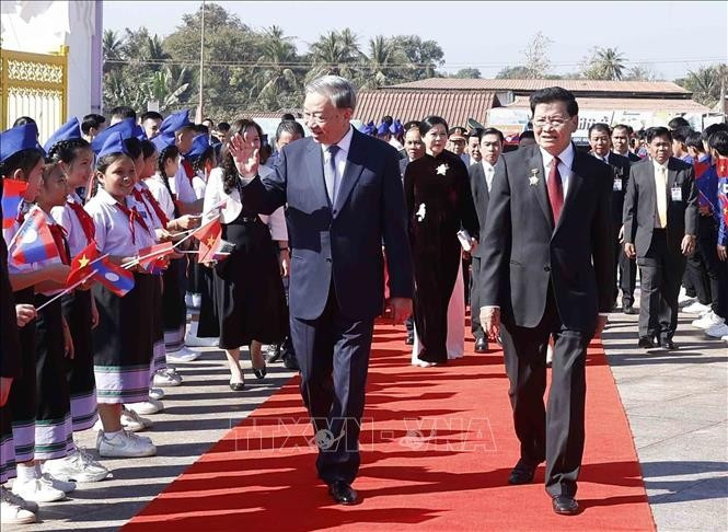 Tổng Bí thư Tô Lâm cùng Tổng Bí thư, Chủ tịch nước Lào Thongloun Sisoulith dự khánh thành Công viên Hữu nghị Lào - Việt Nam. Ảnh: Thống Nhất/TTXVN 