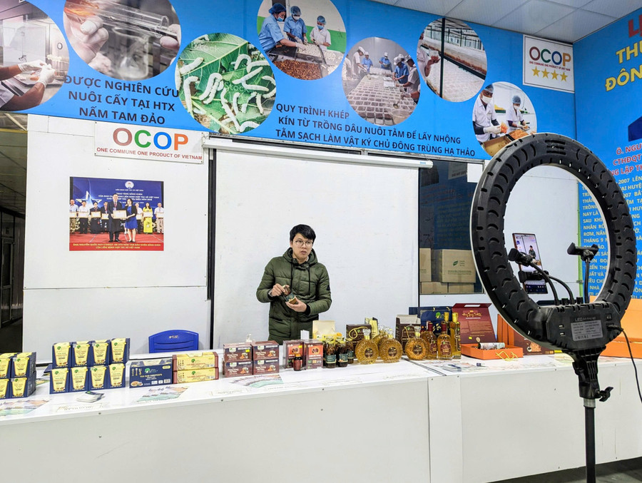 Công nghệ, chuyển đổi số cũng tác động mạnh mẽ tới công tác giảm nghèo bền vững. Ảnh TTXVN