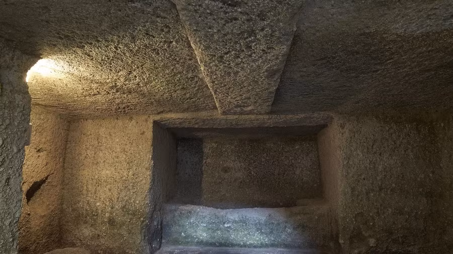 Các nhà khảo cổ học đã tìm thấy một ngôi mộ cổ chưa bị khai quật