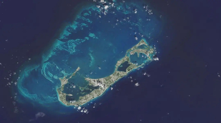 Ảnh vệ tinh Landsat 8 chụp Bermuda.