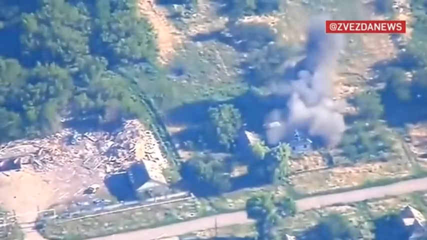 Khoảnh khắc Hyacinth-B phá hủy nơi trú ẩn của binh sĩ ở DPR