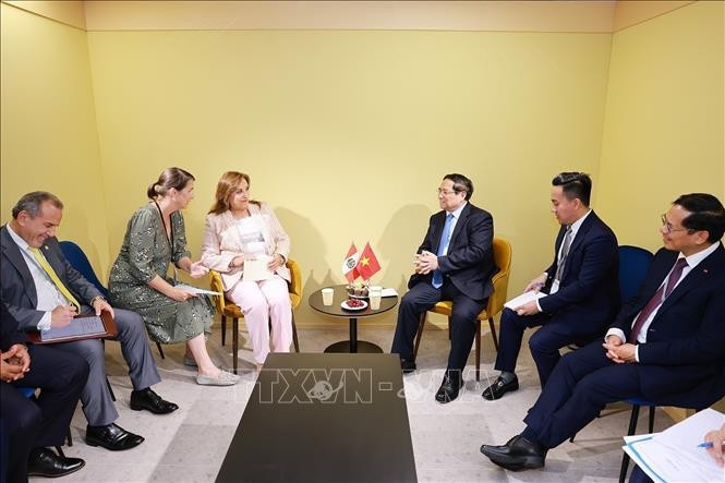 Thủ tướng Phạm Minh Chính gặp Tổng thống Peru Dina Ercilia Boluarte Zegarra. (Ảnh: Dương Giang/TTXVN) thu-tuong-pham-minh-chinh-hoi-kien-tong-thong-peru-dina-boluarte-3.jpg