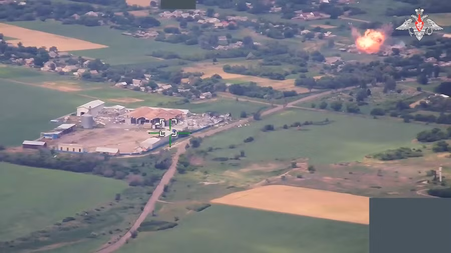 Loạt mục tiêu quân sự trúng đòn tập kích bằng vũ khí chính xác trong đêm