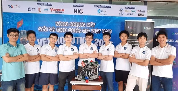 truong-dinh-thien-ly-nam-quyen-tham-du-giai-vo-dich-the-gioi-vex-robotics-2025-2.jpg