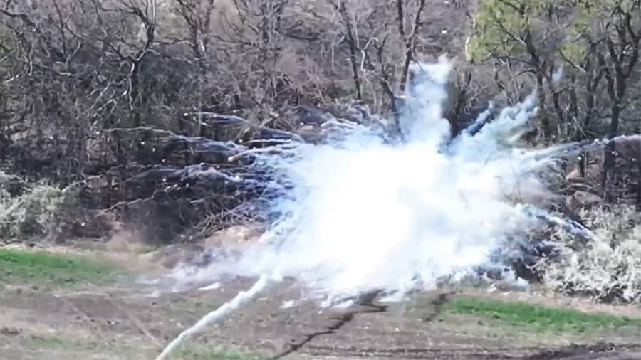 Video FPV tung đòn kết liễu pháo M777 tại Kharkiv