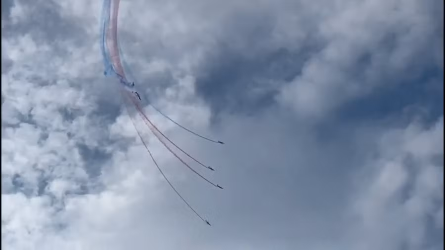 Video vụ tai nạn giữa không trung của không quân Pháp