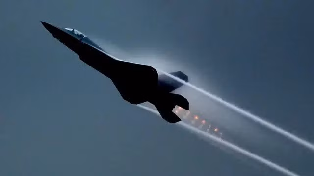 Tiêm kích J-35 khoe khả năng tàng hình đến mức khó tin