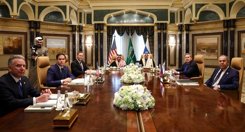 Các quan chức Mỹ và Nga đã họp tại Riyadh nhưng không có sự tham gia của Ukraine. Ảnh: Reuters.