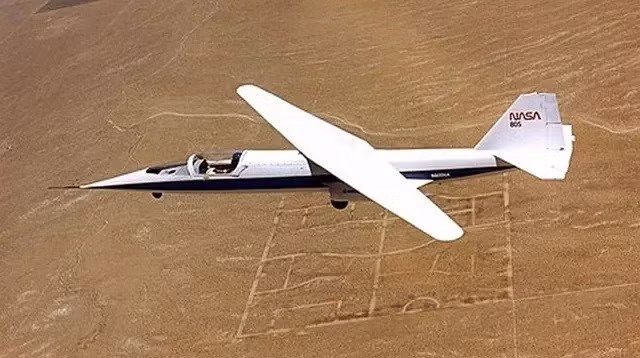 Hình ảnh máy bay cánh xiên AD-1 của NASA.