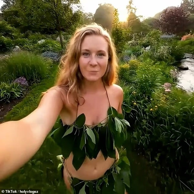 Các video khác bắt chước phong cách của vlog dài hơn để kể lại những câu chuyện trong Kinh thánh như việc Adam và Eva bị trục xuất khỏi Vườn Địa đàng. trao-luu-ai-hien-dai-hoa-kinh-thanh-gay-bao-mang-3.jpg