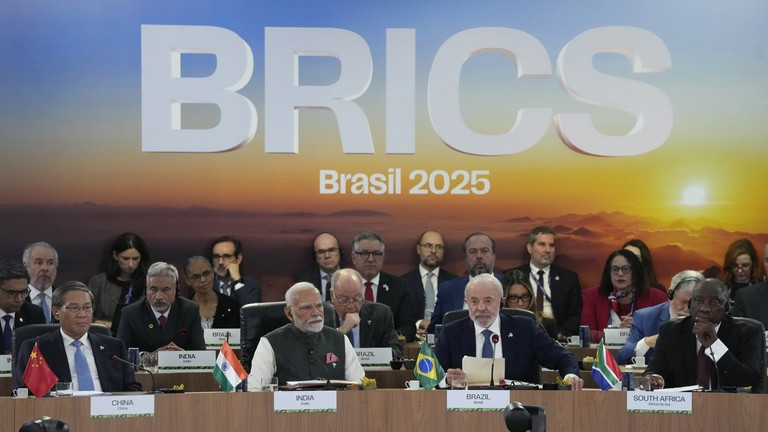 Các nhà lãnh đạo BRICS trong hội nghị thượng đỉnh BRICS thường niên lần thứ 17 tại Rio de Janeiro, Brazil, ngày 7/7. Ảnh: AP Photo / Eraldo Peres