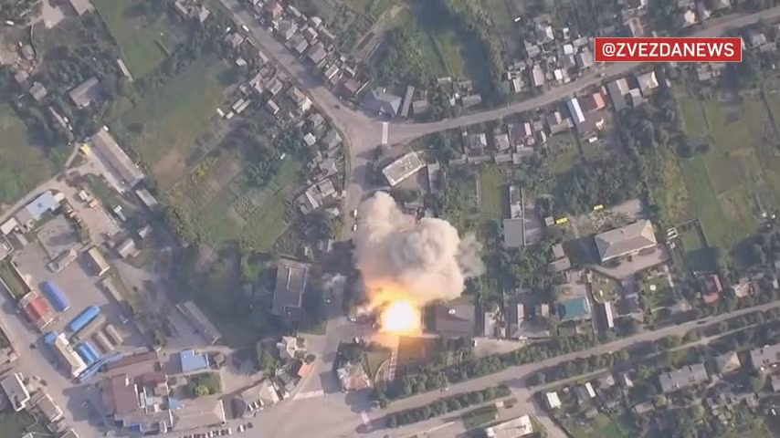 Khoảnh khắc cặp UAV Geran tấn công điểm triển khai quân ở Sumy