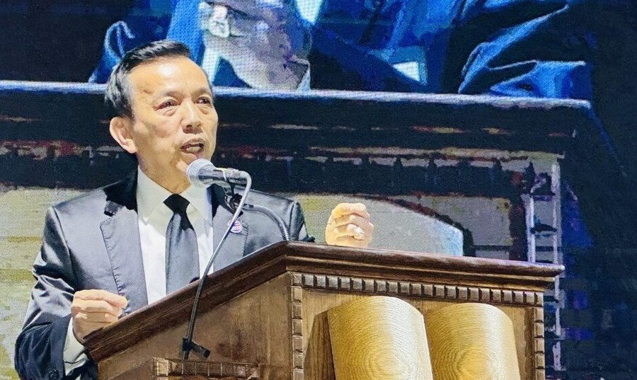 David Duong, Chủ tịch VABA và Tổng giám đốc điều hành của California Waste Solutions, cùng con trai Andy đã bị chính quyền liên bang truy tố về tội hối lộ. Ảnh: Sanjosespotlight cao-buoc-kho-tin-ve-doanh-nhan-david-duong.jpg