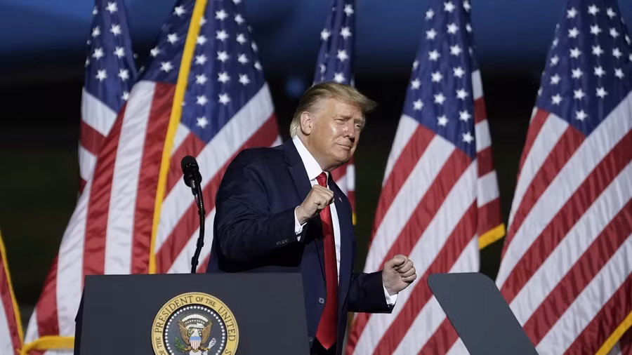 Video ông Trump nhảy theo điệu nhạc YMCA kỷ niệm 100 ngày nhậm chức